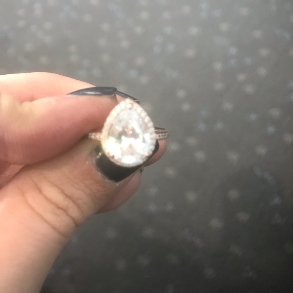 Gorgeous cubic zirconia ring! - Picture 2 of 3
